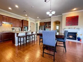 Einstöckiges Haus mit 4 Schlafzimmern in West Sac · Kamin · Eingezäunter Garten · Haustiere erlaubt - Image 2