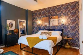 609 E William #5 · Swanky Studio - Heart of Campus | KING BED! - Image 2