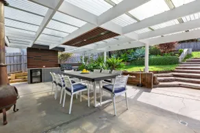 Sea Breeze Coastal Beach House Pet Friendly - Image 3