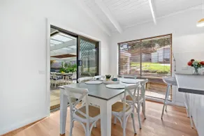 Sea Breeze Coastal Beach House Pet Friendly - Image 4