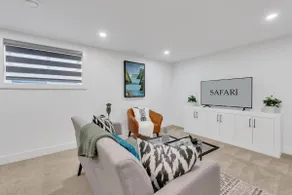 ”Safari” Renovated & Upgraded 2 Bed Lower Suite - Image 3