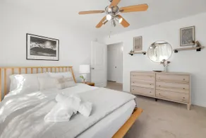 Noble Nest - 5 Min to Downtown and U of A - Image 4