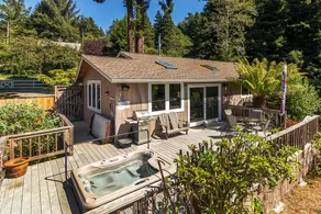 Redwood Beach Retreat - Hot Tub, Walk to Beach, 3 King beds! - Image 4