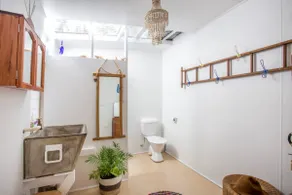 Retro Beach Cottage - Classic Surf Getaway - Image 4