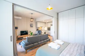Stylish 1-Bedroom Apt- Experience City's Pulse - Image 3