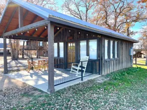 Meadowlark Treehouse 15 MIN to MagnoliaBaylor - Image 2