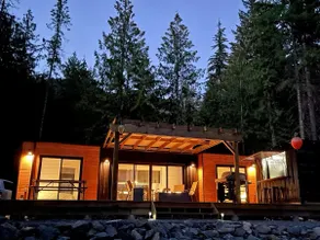 Shuswap Sea Can & Buoy Bar with HOT TUB & Buoy! - Image 2