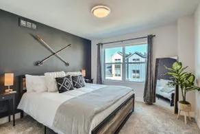 Quiet centrally located Denver hub w/ free parking - Image 2