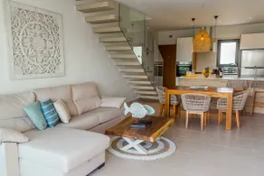 Elegant and spacious Penthouse with View - Image 3