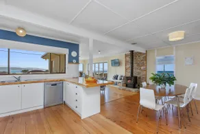 Marengo Beach House - Superb views, walk to beach - Image 3