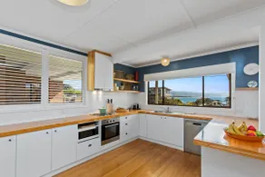 Marengo Beach House - Superb views, walk to beach - Image 5