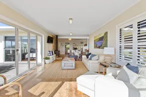 Marengo Beach House - Superb views, walk to beach - Image 4