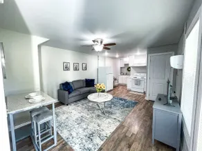 Shady Oaks Condo- King Bed, Walk to Main St. - Image 3
