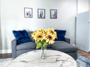 Shady Oaks Condo- King Bed, Walk to Main St. - Image 4