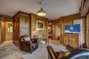 Bellevue Apartment 527 - Image 2
