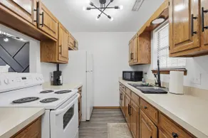 The Goldfinch: 2 Bed Townhouse Mins to University - Image 2