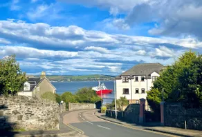 Glen Oirig, upper level apartment with sea views - Image 3
