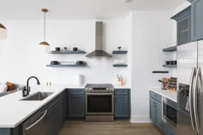 Stunning Spacious Condo near Restaurants & Coffee - Image 5