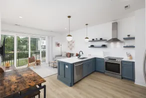 Stunning Spacious Condo near Restaurants & Coffee - Image 3