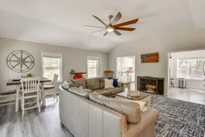 Waterfront Townville Home: Hot Tub & Lake Access! - Image 3