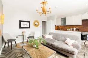Central and spacious one bedroom apartment - Image 5