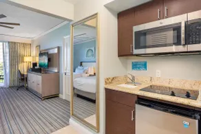 Waterfront resort suite w/ pool & hot tub - Image 2
