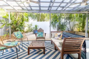 Tropical Garden Villa 5 mins from City Centre - Image 2