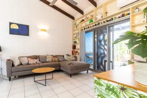 Tropical Garden Villa 5 mins from City Centre - Image 4