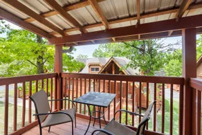 Fantastic Cabin with Fireplace & Whirlpool Tub - Image 4