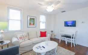 Adorable Villa 1 min to Downtown Dunedin - Image 3