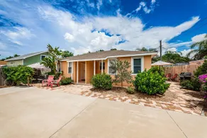Adorable Villa 1 min to Downtown Dunedin - Image 2