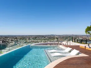 Bright and Sunny 1Bedroom Apartment + Rooftop Pool - Image 2