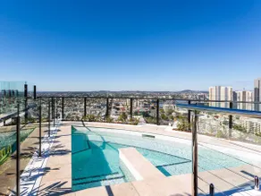 Bright and Sunny 1Bedroom Apartment + Rooftop Pool - Image 4