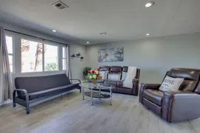 Pet-Friendly Vegas Stay 5 Mi to the Strip - Image 5