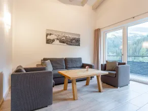 Attractive penthouse on sunny side - Image 2