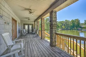 Fish, Kayak & More: Lakefront Georgia Home - Image 2