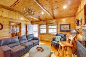 ‘The Deer’ Cabin Peaceful Refuge in East Texas - Image 5
