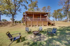 ‘The Deer’ Cabin Peaceful Refuge in East Texas - Image 2