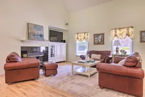 < 1 Mi to Beach: Luxury North Fork Retreat w/ Deck - Image 4
