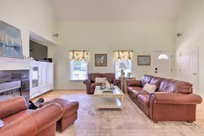 < 1 Mi to Beach: Luxury North Fork Retreat w/ Deck - Image 5