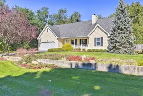 < 1 Mi to Beach: Luxury North Fork Retreat w/ Deck - Image 3