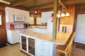 New Listing! Adorable lakefront cabin, private dock, hot tub, gas grill, amazing views - Image 4