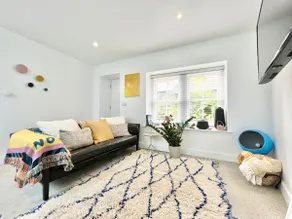 Stunning 1 Bed~ River view~ parking~central - Image 4