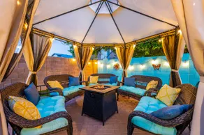 Walk 2 Stadium- Pool-Firepit-Pets ok - Image 2