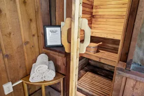 The Lazy Bear - Mountain Retreat with Sauna - Image 4