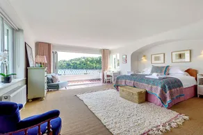 Pier House - Stunning Waterfront Home with Pool - Image 4