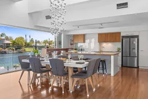 Pet Friendly Canalhouse - Pontoon, Pool & Pizza Nights - Image 3