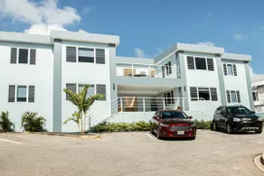 Central Island 2BR | Lyra Vacation Rentals - Image 2
