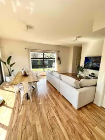 Melbourne home close to Airport & Train Station - Image 4