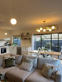 Melbourne home close to Airport & Train Station - Image 2